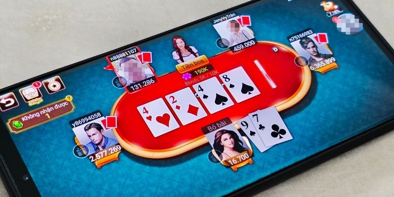 Chơi game bài cùng các Dealer xinh đẹp